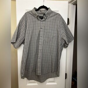 Men’s Van Heusen short sleeve button down, size XL